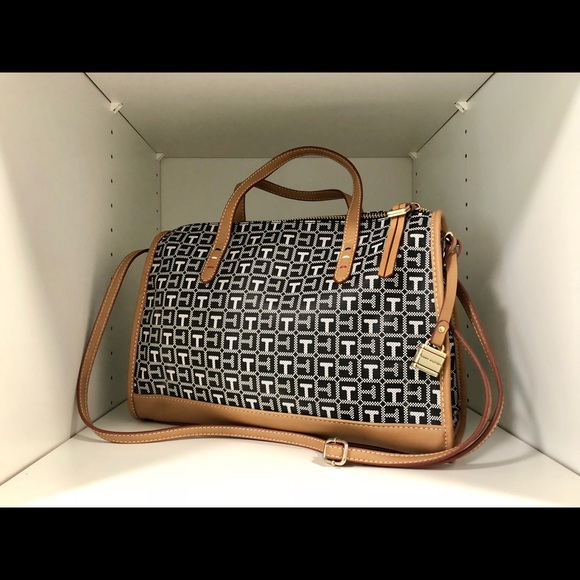 Tommy Hilfiger Handbags - TOMMY HILFIGER HANDBAG 👜